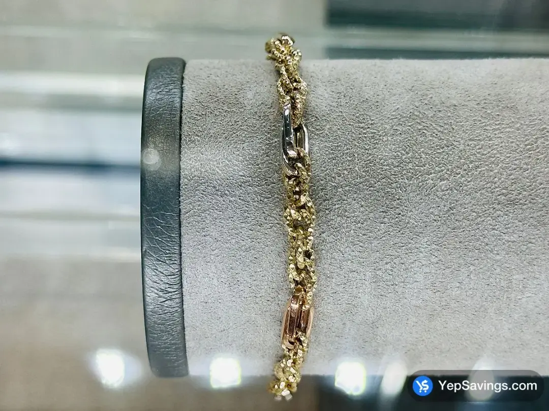 14KT THREE TONE GOLD TWIST AND SQUARE OVAL LINK BRACELET 7.5 " - Costco Canada (ITM 1862937)