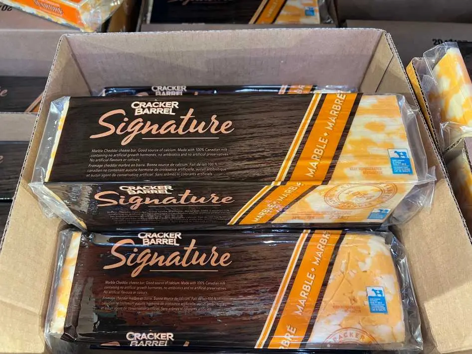 CRACKER BARREL SIGNATURE MARBLE CHEDDAR 2.3KG - Costco Canada (ITM 1099429)
