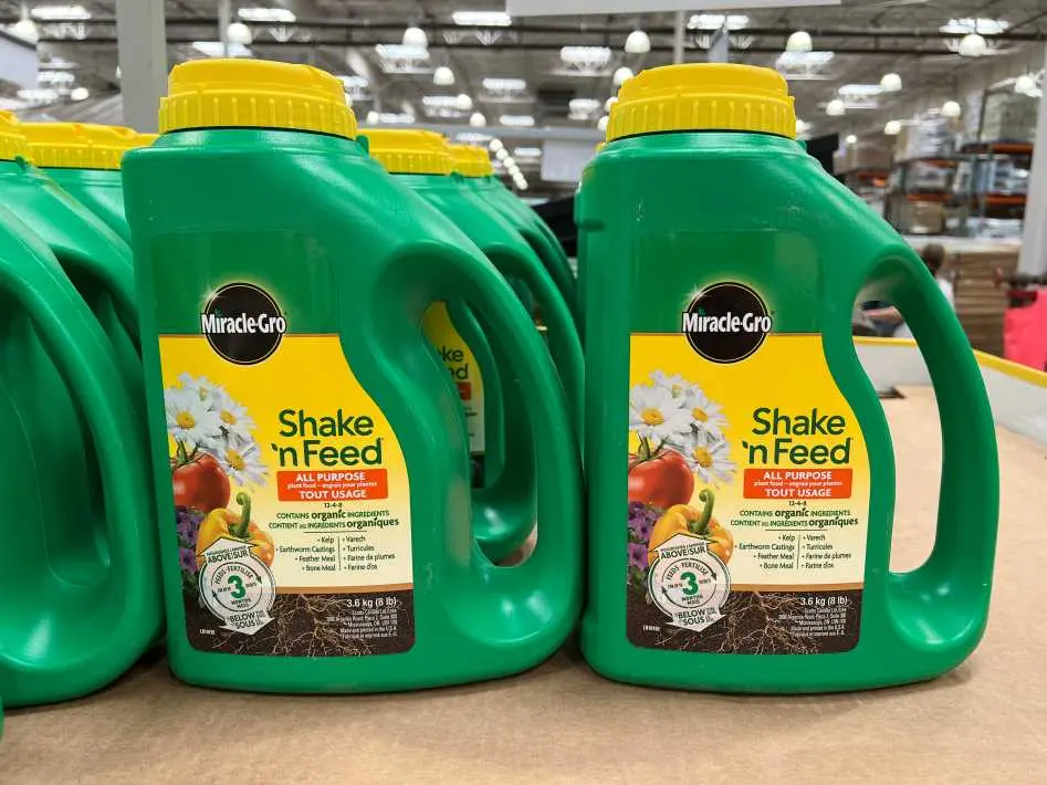 MIRACLE-GRO SHAKE'N FEED 3.6 KG - Costco Canada (ITM 1170871)