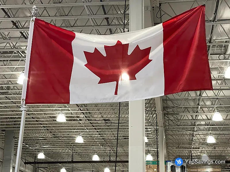 Costco CANADIAN FLAG WITH 6FT POLE 27 in x 54 in