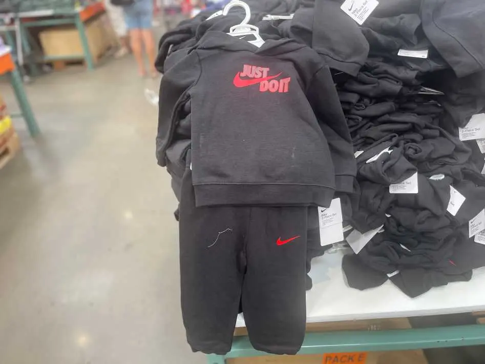 NIKE FLEECE JOGGER SET INFANT SIZES 12M - 24M - Costco Canada (ITM 1001799)