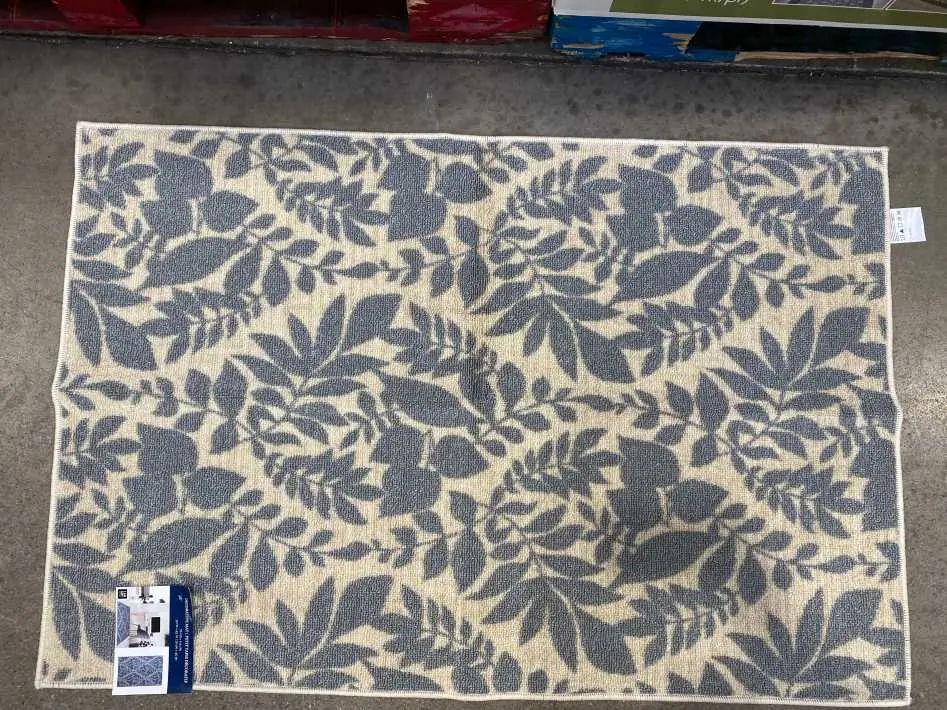 VENICE COLLECTION ACCENT RUG 30" X 45" - Costco Canada (ITM 1185383)