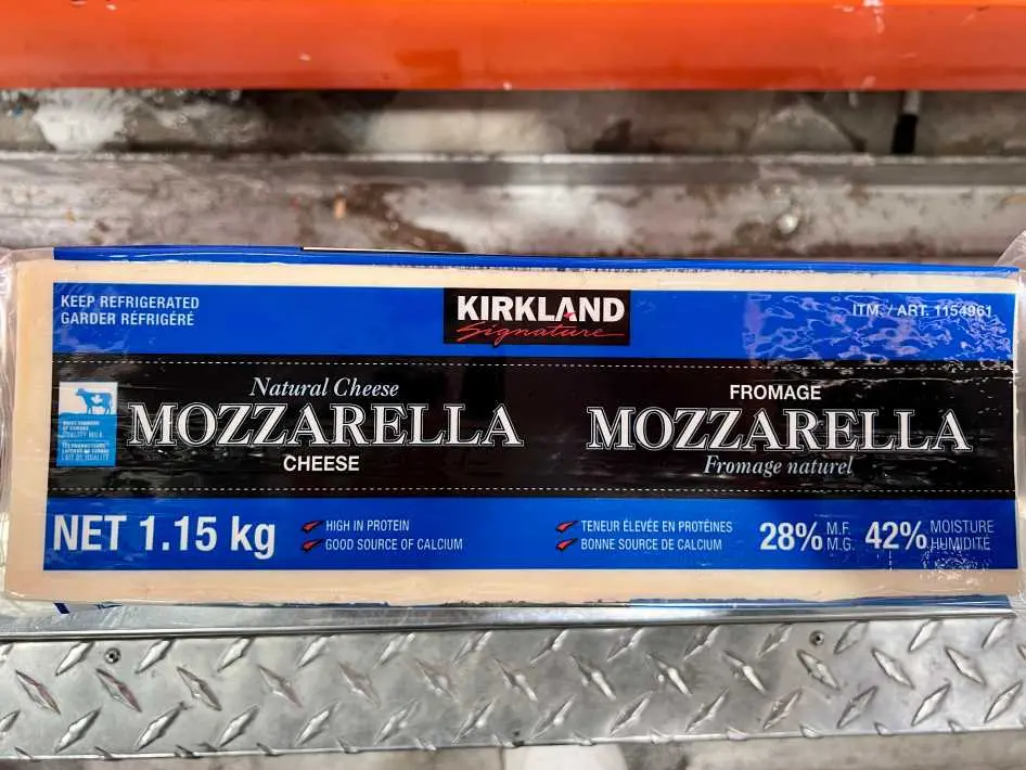 KIRKLAND SIGNATURE MOZZARELLA 28% M.F. 1.15 kg - Costco Canada (ITM 1154961)