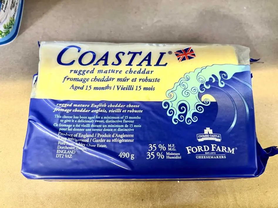 FORD FARM COASTAL MATURE CHEDDAR 490 g - Costco Canada (ITM 34009)